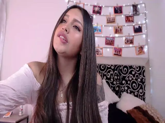 Live sex webcam photo for Litlecapricex #256263871