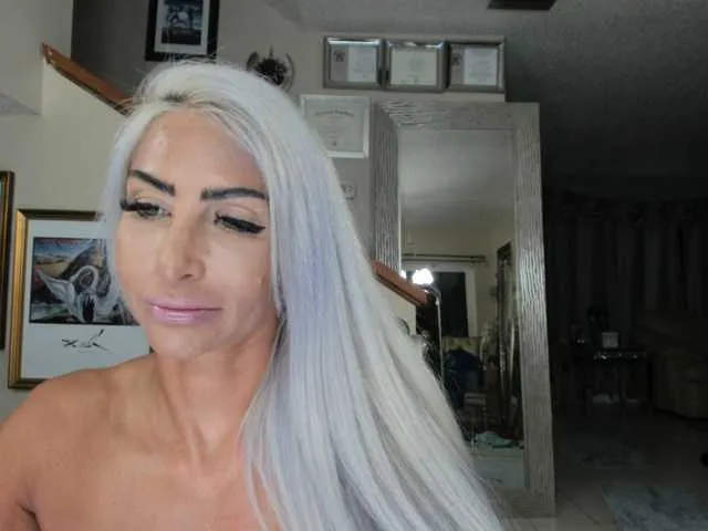 Live sex webcam photo for adrianna_fox #287953086