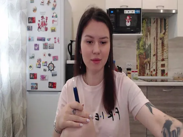 Live sex webcam photo for WonderXGirlXX #257438626