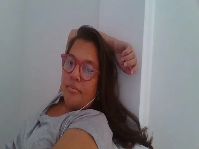 Live sex webcam photo for SweetLola01 #258732686