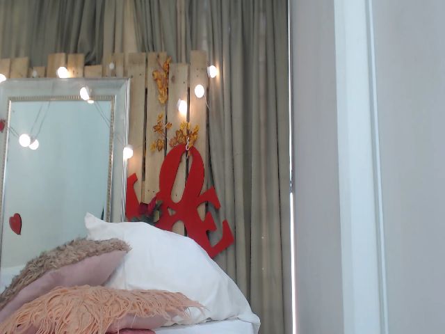 Live sex webcam photo for Lupita_hot3 #260102934