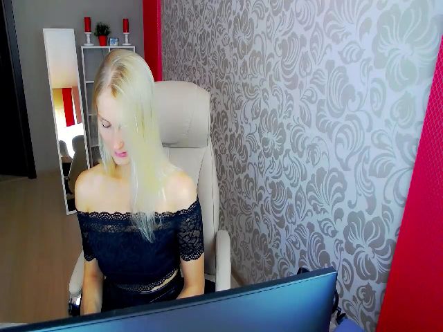 Live sex webcam photo for BlondiKatie #259839581