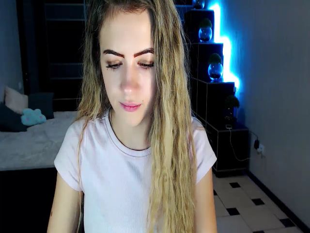 Live sex webcam photo for LannaBlue #253524740