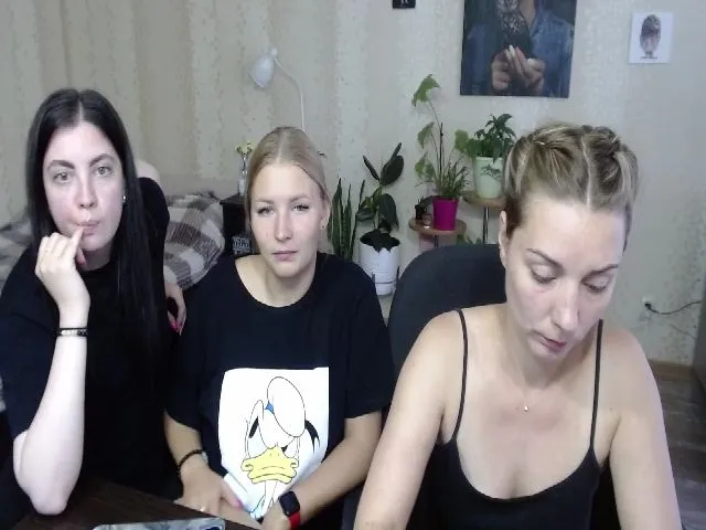 Live sex webcam photo for Emi_lywild #256201487