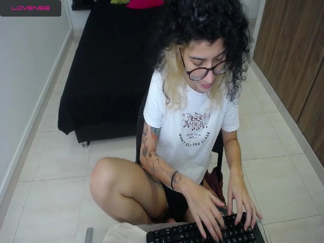 Live sex webcam photo for Myzore #254356537