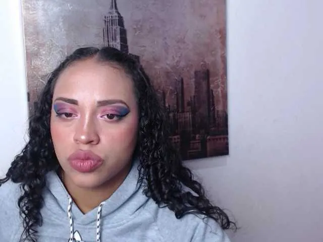 Live sex webcam photo for Angeluxxx #241005350