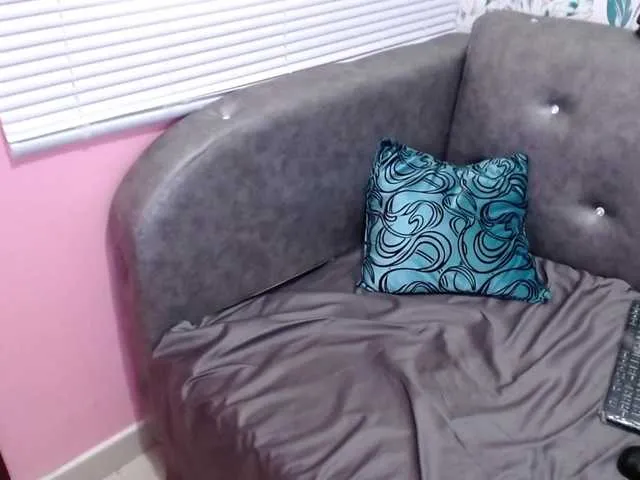 Live sex webcam photo for LeaQueen #241003322