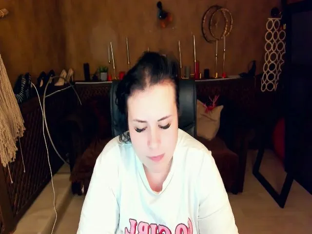 Live sex webcam photo for SerahMirabeli #256501650