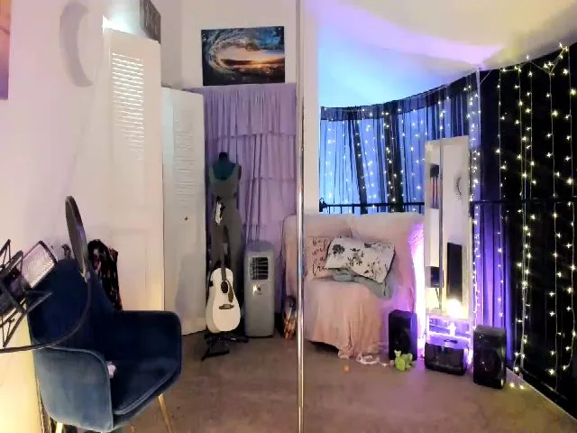 Live sex webcam photo for PetiteJewel #252470390