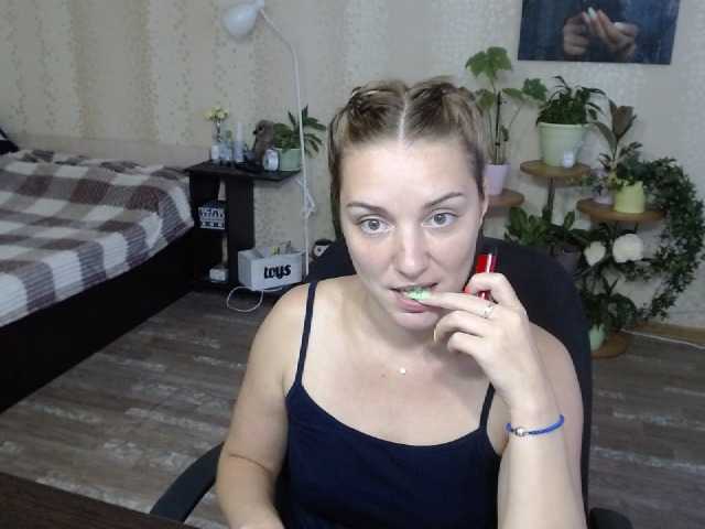 Live sex webcam photo for EmilyWild18 #261186778