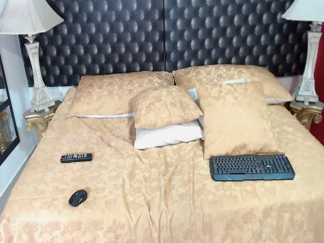 Live sex webcam photo for SharaEbony1 #257063618