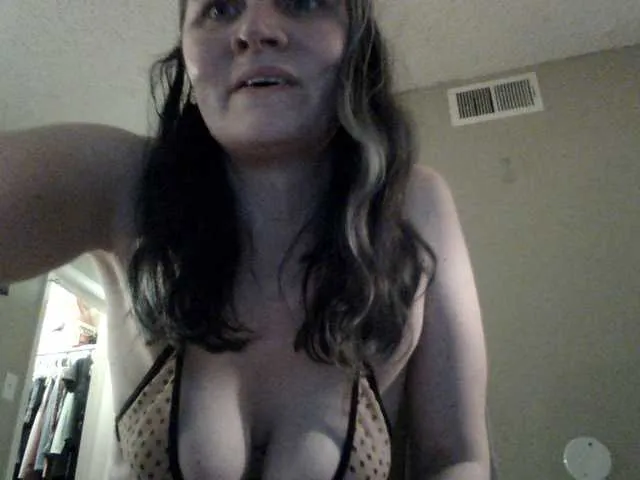 Live sex webcam photo for hotmodel1984 #287958113
