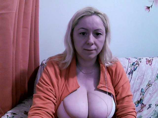 Live sex webcam photo for sweetkyssy #242949075