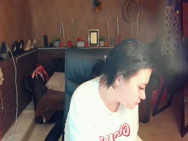 Live sex webcam photo for SerahMirabeli #257936131