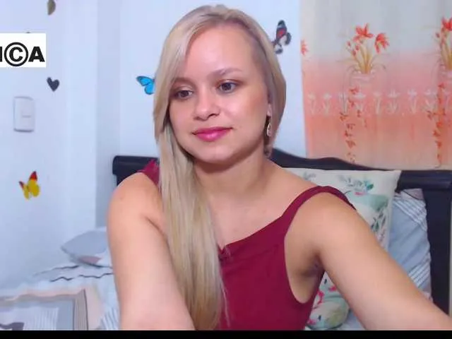 Live sex webcam photo for isabella-77 #241312055