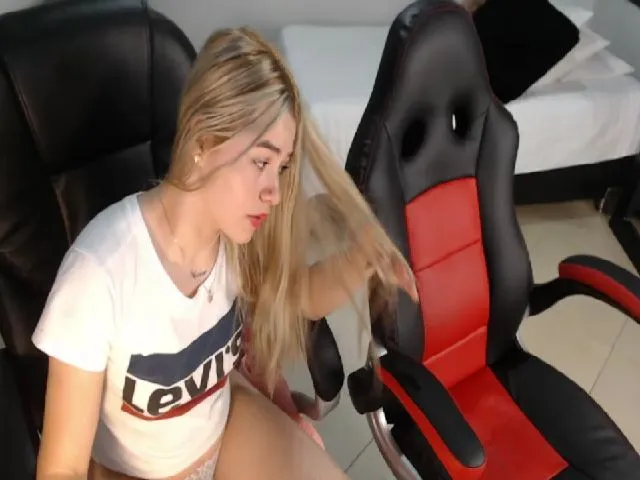 Live sex webcam photo for Thaunhty #252352445