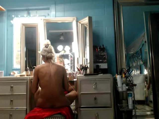 Live sex webcam photo for adrianna_fox #287953174