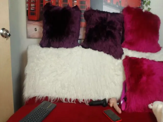 Live sex webcam photo for Emiliarain #254329094