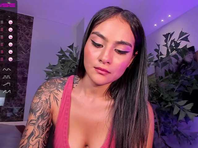 Live sex webcam photo for ValerieAustin #287947168