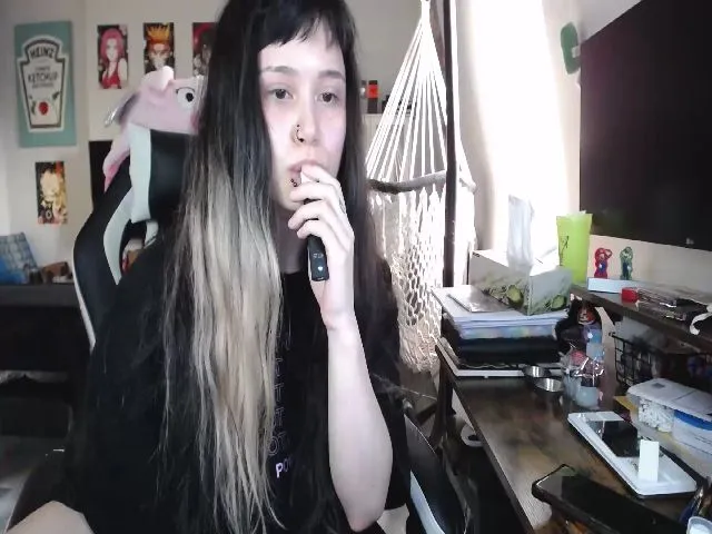 Live sex webcam photo for Littlelolib8 #258587755