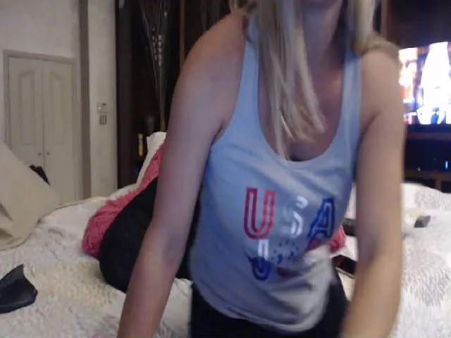 Live sex webcam photo for Autumn_Blonde #255791796