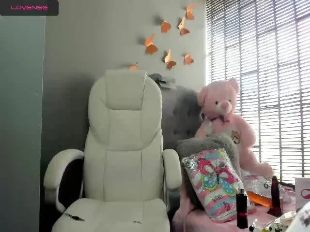 Live sex webcam photo for Nicole_jenss #263219976