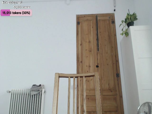 Live sex webcam photo for LolasPie #262591744