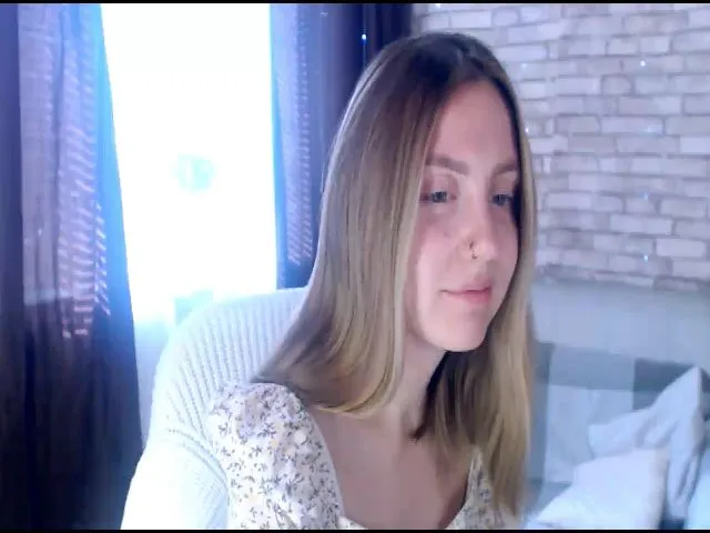 Live sex webcam photo for CumMeaRiver #256143676