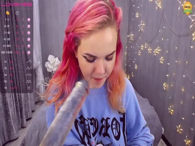 Live sex webcam photo for KerryBlair #262585113