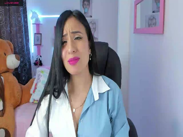 Live sex webcam photo for Paulina2700 #262120429