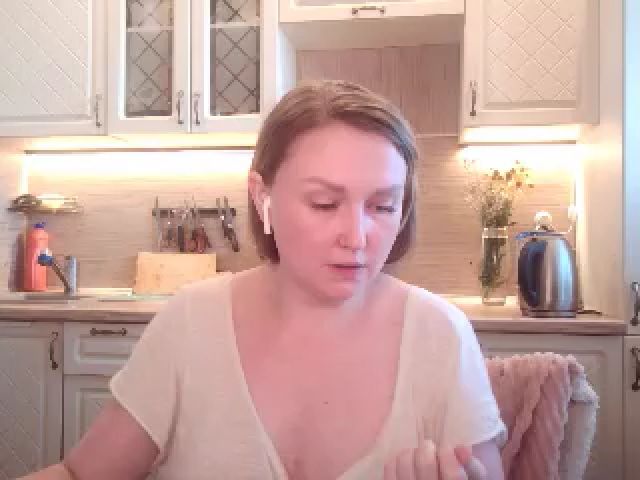 Live sex webcam photo for JaneGrey111 #253343887