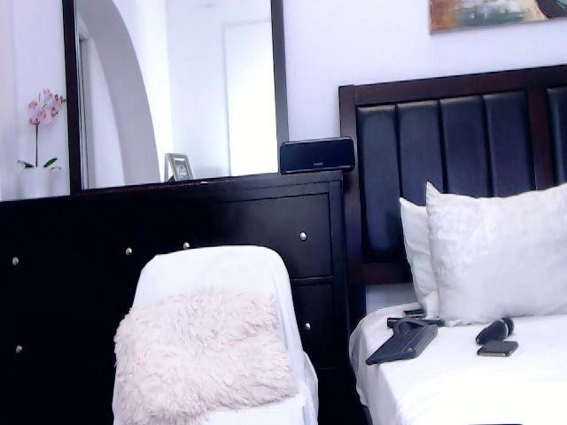 Live sex webcam photo for JadeMonette #261961444