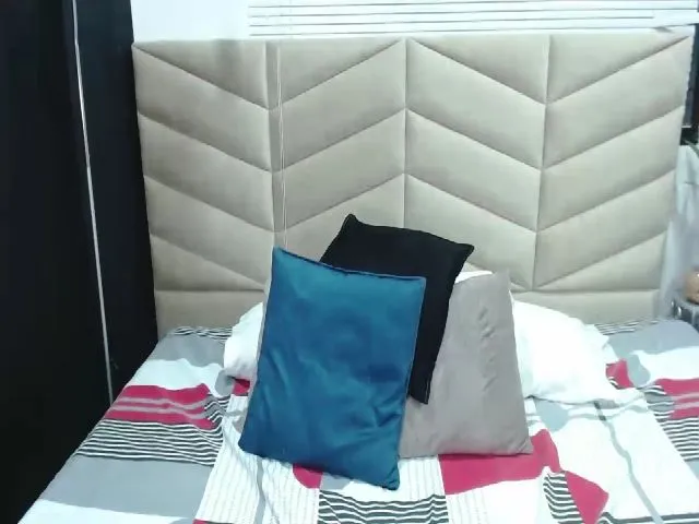 Live sex webcam photo for ShenLong3 #264614659