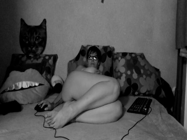 Live sex webcam photo for IamMiky #254331311