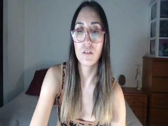 Live sex webcam photo for Ninimoon #255899735