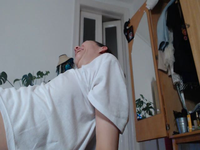 Live sex webcam photo for PetitePinkie #260984796