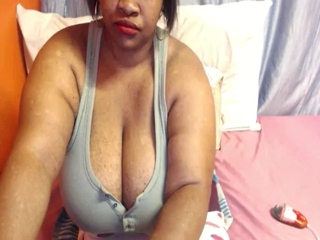 Live sex webcam photo for Sweetnozie #256226121