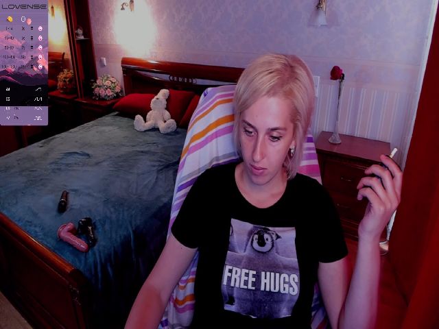 Live sex webcam photo for VictoriaJons5 #253405914