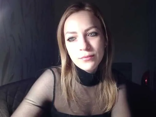 Live sex webcam photo for CherishSia #240941047