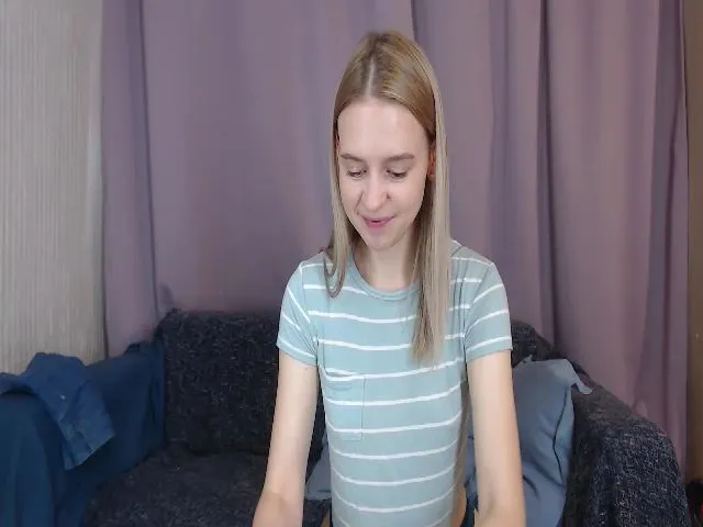 Live sex webcam photo for HotSwJenna #261103429