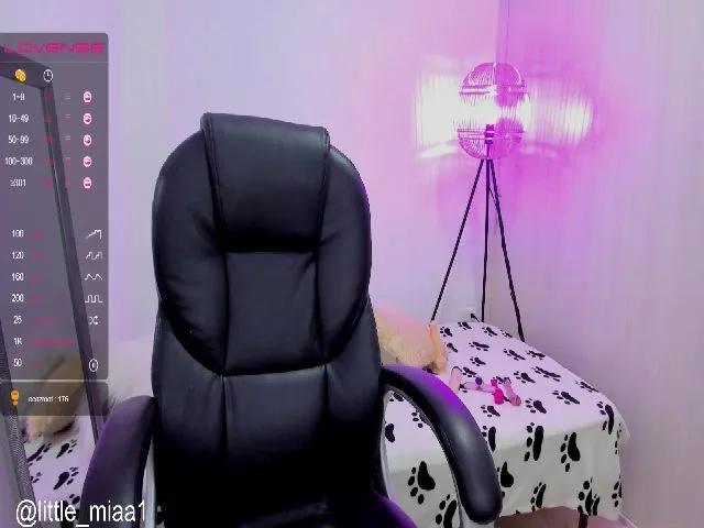 Live sex webcam photo for Little_Miaa1 #253986274