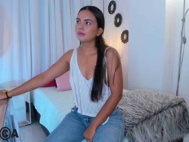 Live sex webcam photo for anthonellahil #241708094