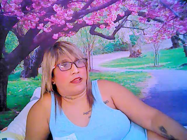 Live sex webcam photo for Roxyfoxy69 #254262396