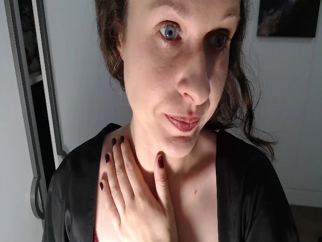 Live sex webcam photo for Nikkita23 #254910264