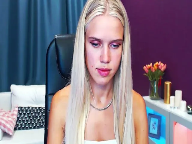 Live sex webcam photo for CassyRo #263196250
