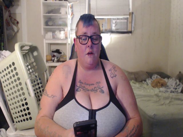 Live sex webcam photo for PunkChick420 #257452505