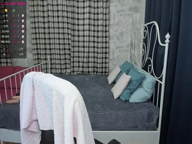 Live sex webcam photo for A11yson #252623127