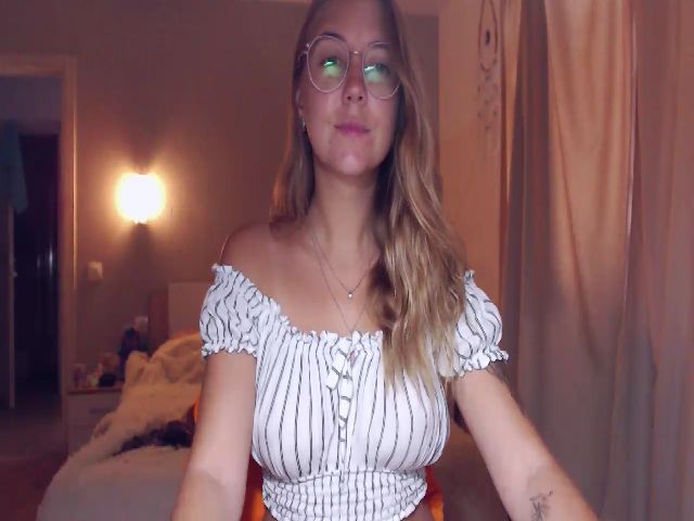 Live sex webcam photo for SylviaOneill #253091350