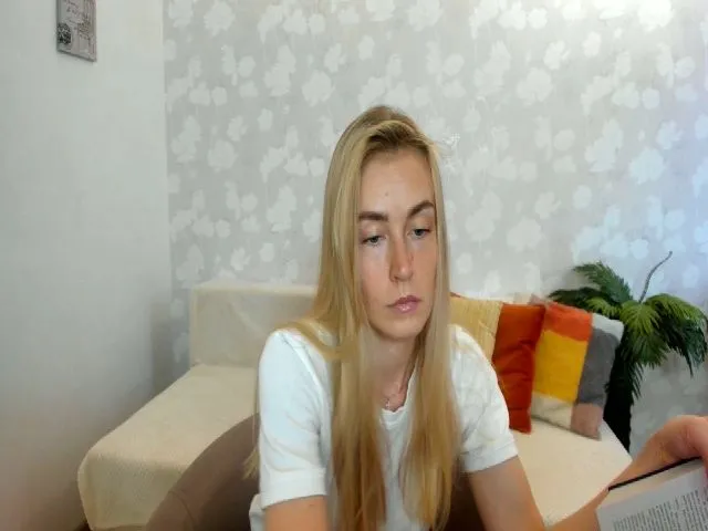 Live sex webcam photo for MissisRexa #255317058