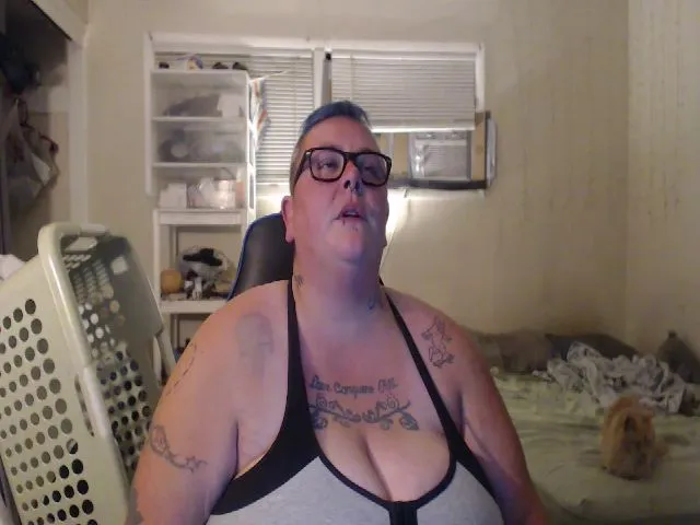 Live sex webcam photo for PunkChick420 #257396447